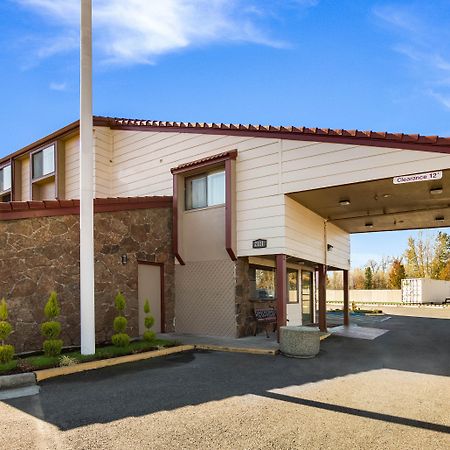 Ramada By Wyndham Medford Airport North Motel Buitenkant foto