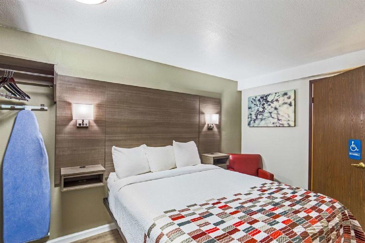 Ramada By Wyndham Medford Airport North Motel Buitenkant foto