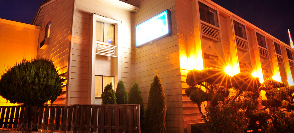 Ramada By Wyndham Medford Airport North Motel Buitenkant foto