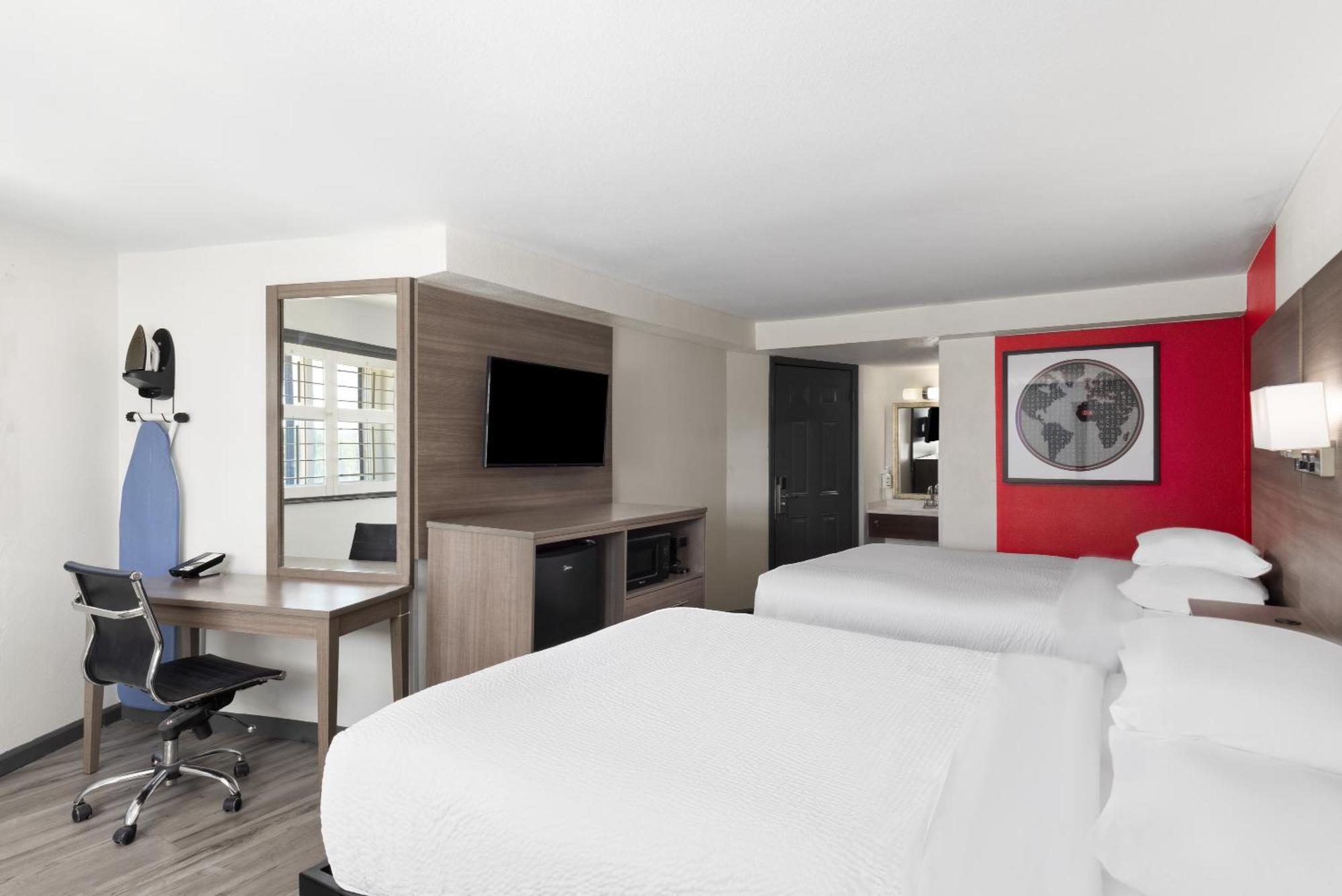 Ramada By Wyndham Medford Airport North Motel Buitenkant foto
