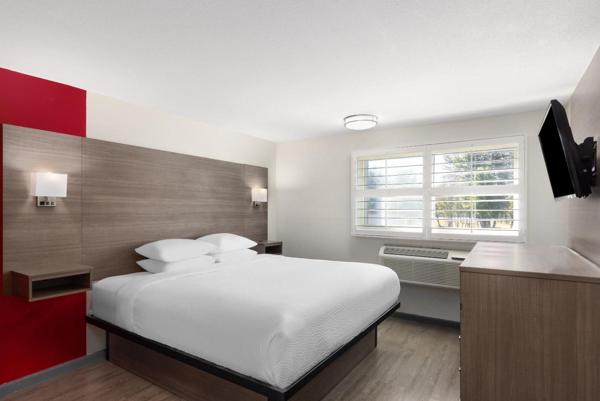 Ramada By Wyndham Medford Airport North Motel Buitenkant foto