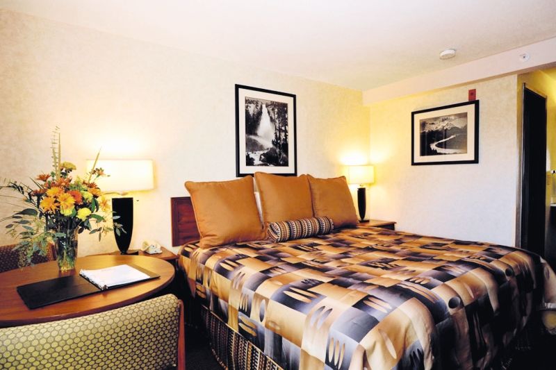 Ramada By Wyndham Medford Airport North Motel Buitenkant foto