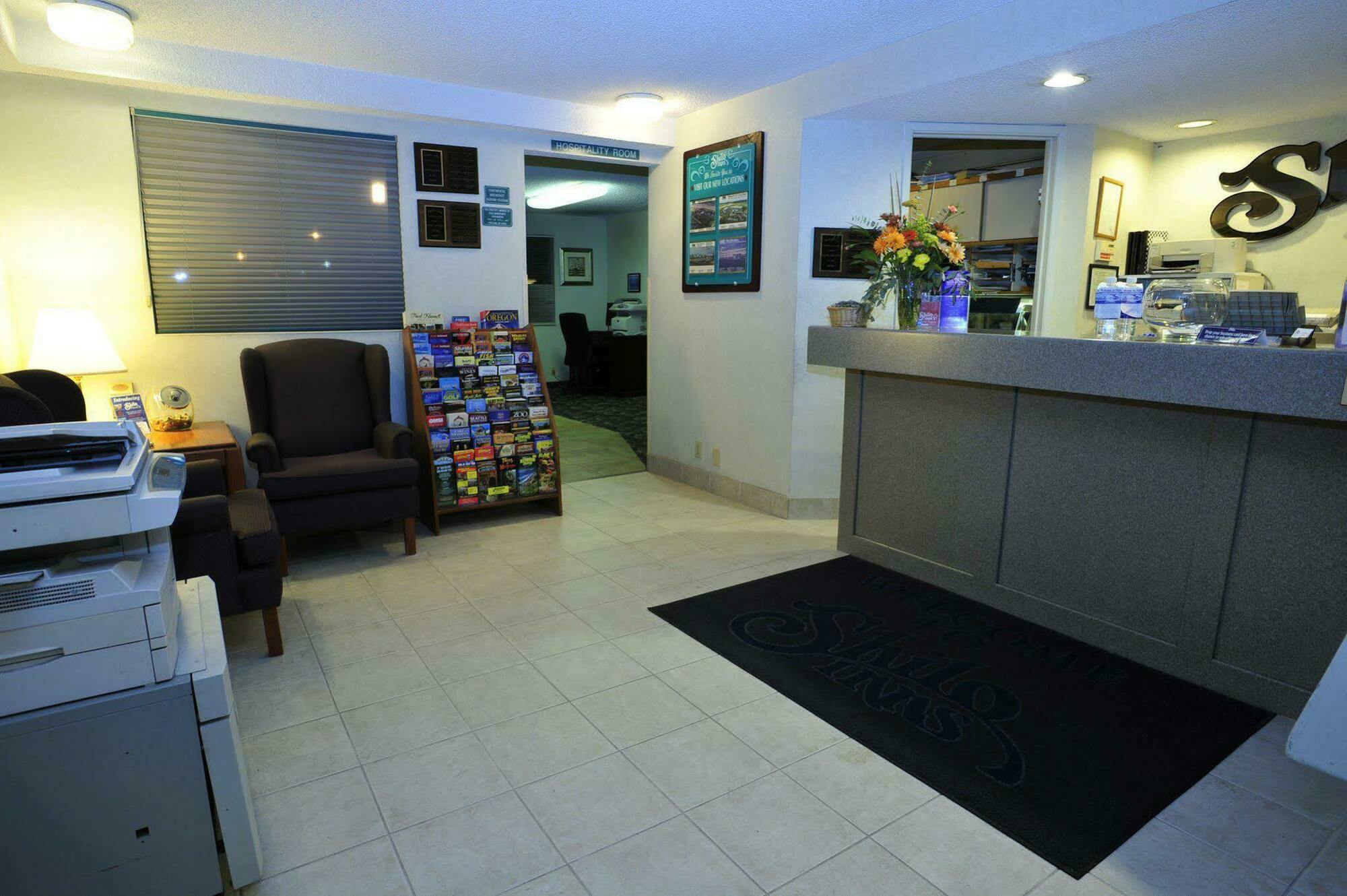 Ramada By Wyndham Medford Airport North Motel Interieur foto
