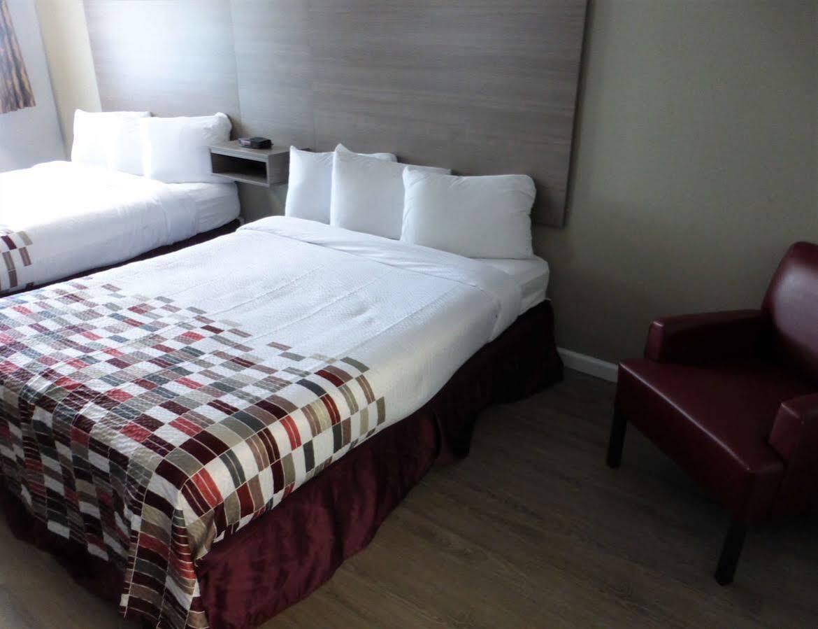 Ramada By Wyndham Medford Airport North Motel Buitenkant foto