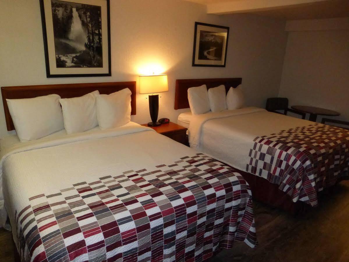 Ramada By Wyndham Medford Airport North Motel Buitenkant foto